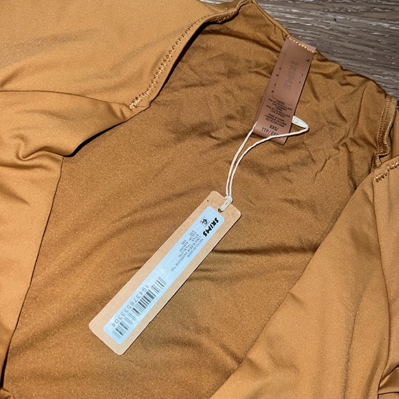 🌷skims long sleeve signature swim top - Picture 4 of 5